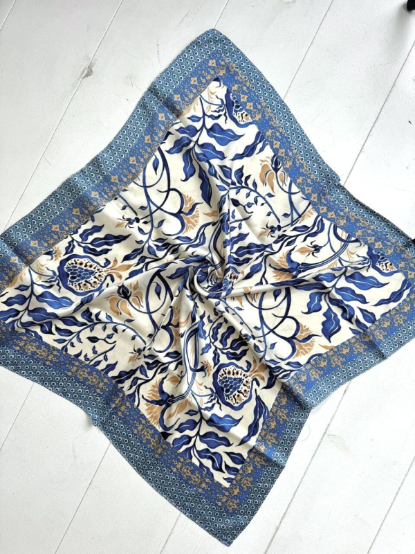 Foulard GINO à motifs bleus