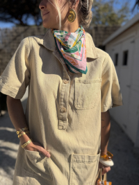 Foulard vert à motifs