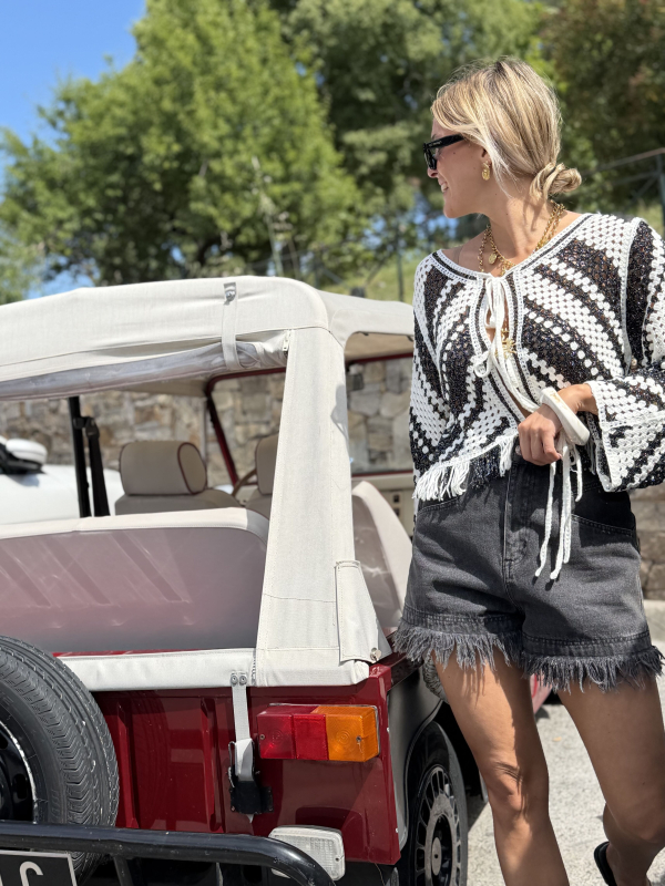 Short en jean noir à franges