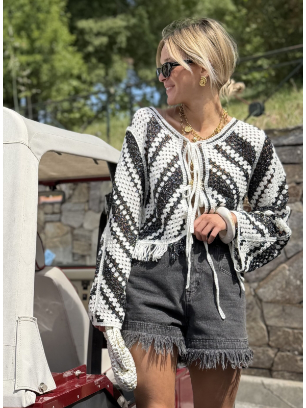 Short en jean noir à franges