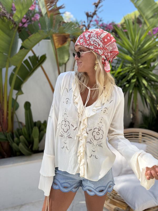 Foulard rouge à motifs