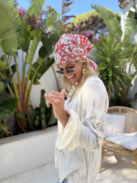 Foulard rouge à motifs
