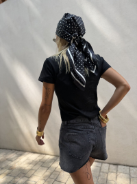 Short en jean noir à strass