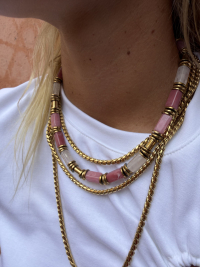 Collier perles roses