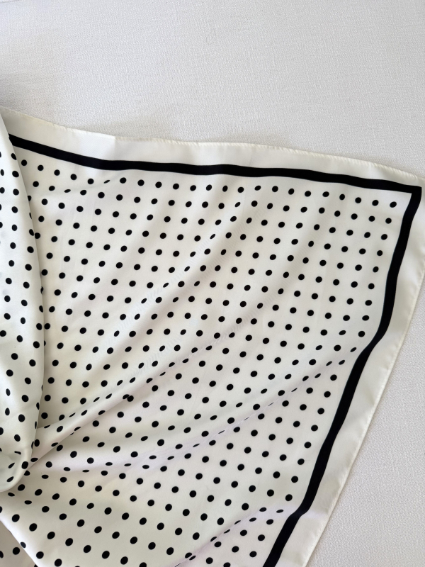 Foulard CLYDE écru à pois noir