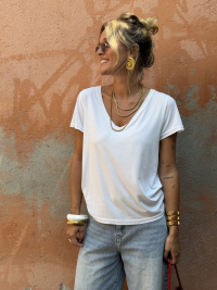 Basic white V-neck t-shirt