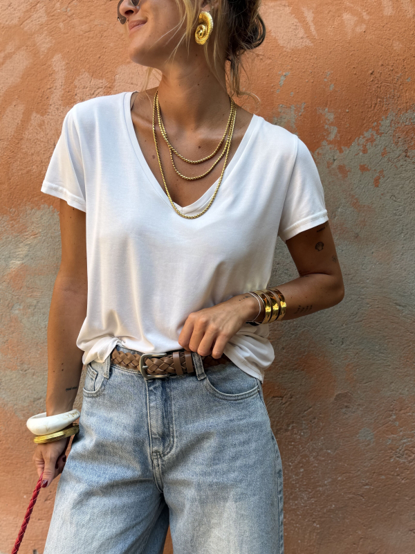 Basic white V-neck t-shirt