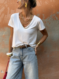Basic white V-neck t-shirt