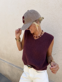 Taupe corduroy cap burgundy C