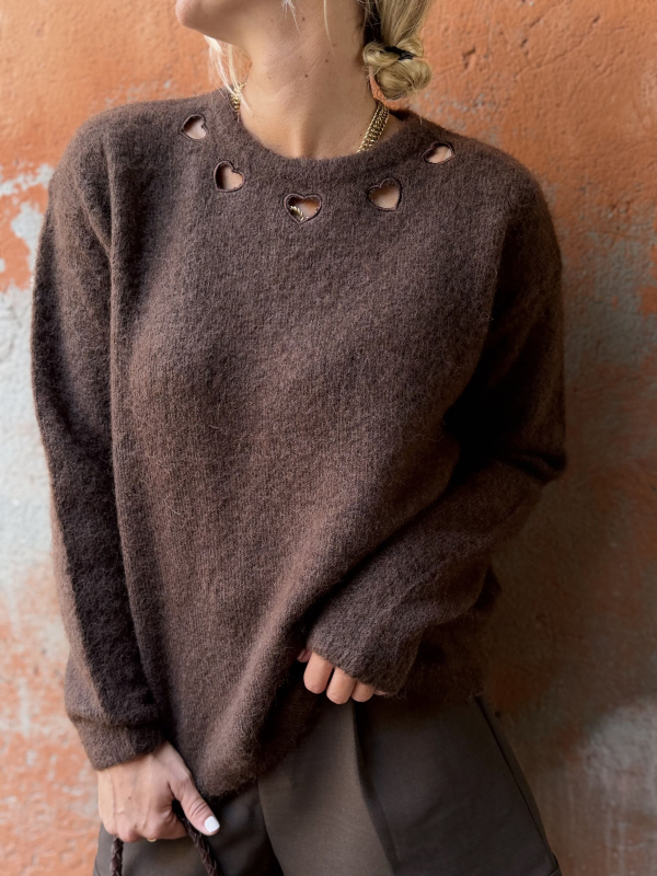 Pull chocolat cœurs ajourés