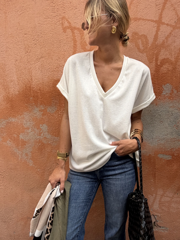 White V-neck t-shirt