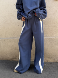 Pantalon SANDRO bleu à bandes blanches