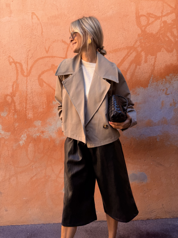 DAKOTA light khaki short trench coat - Pre-order