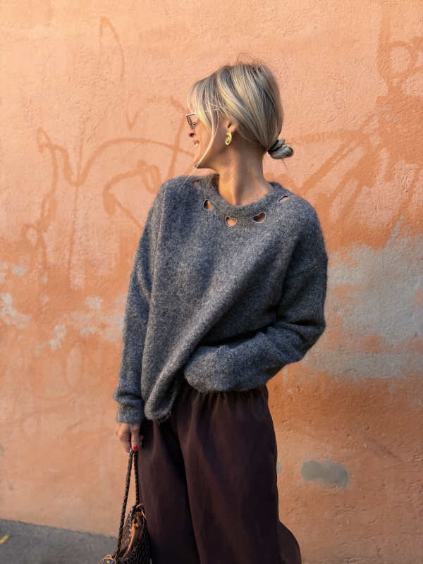 Pull gris anthracite cœurs ajourés