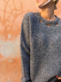 Pull gris anthracite cœurs ajourés
