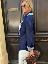 Chemise marine avec foulard