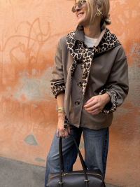 Trench taupe foulard léopard