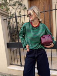 SUZIE green shirt with red collar