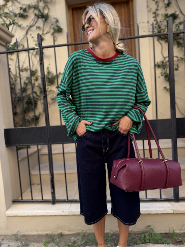 SUZIE green shirt with red collar