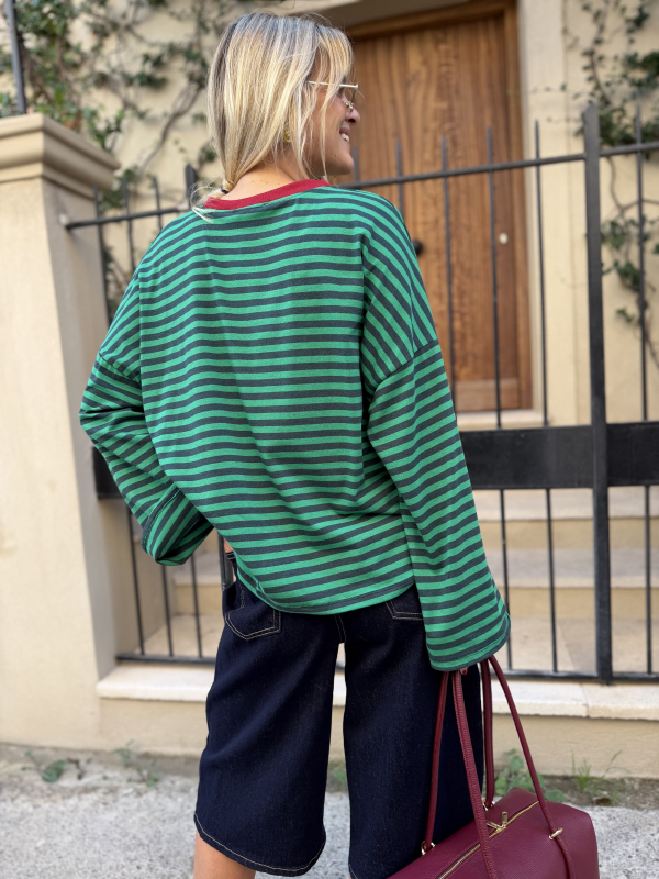 SUZIE green shirt with red collar