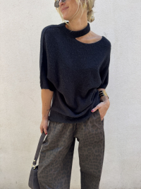 MOLLY black sweater