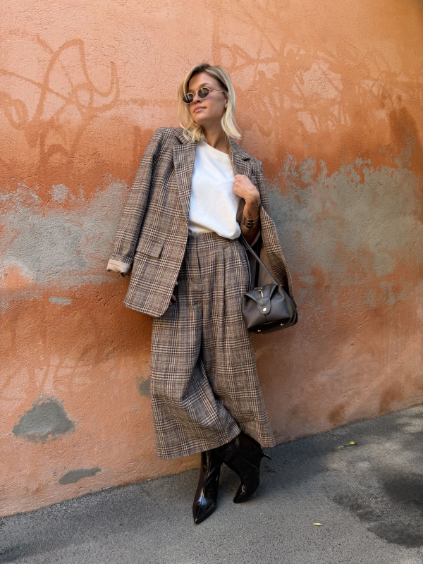 Long MANHATTTAN checked Bermuda