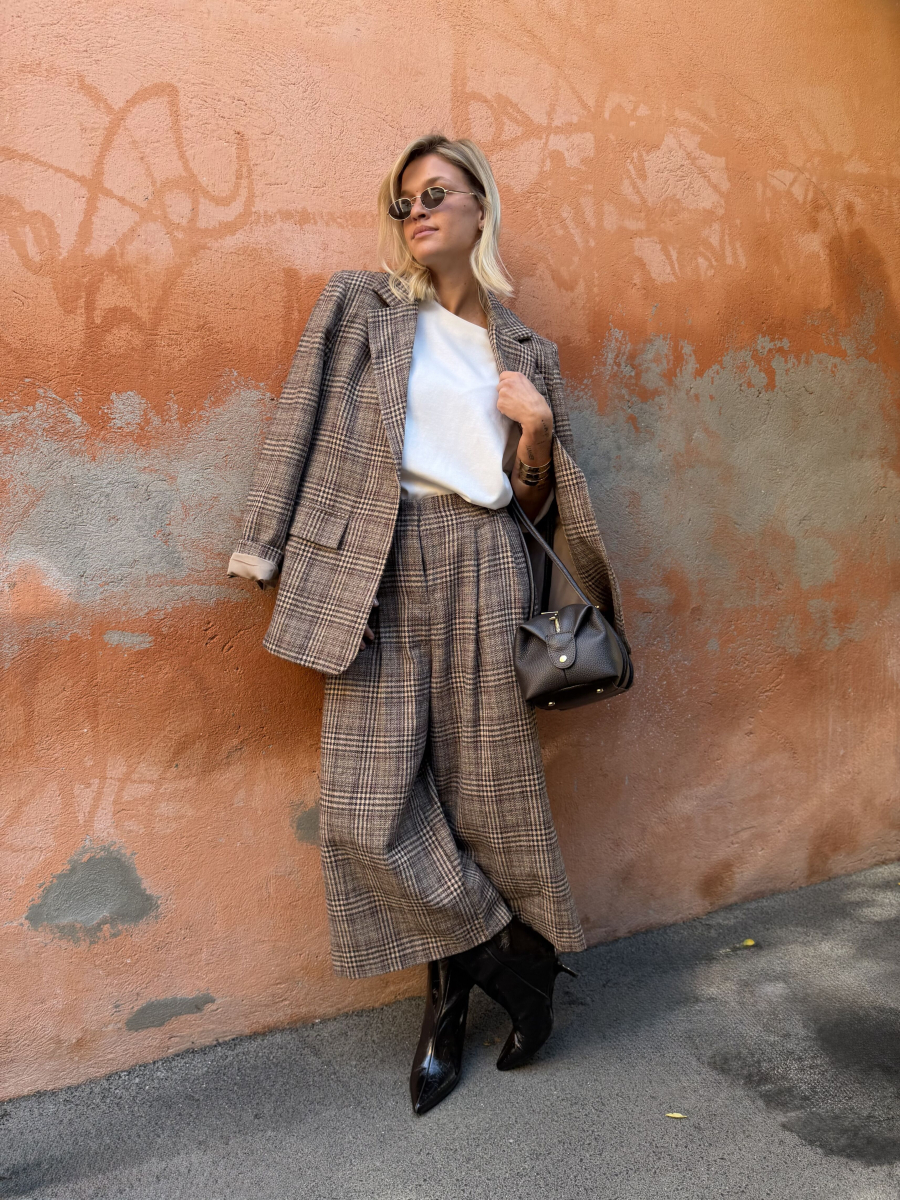 Long MANHATTTAN checked Bermuda