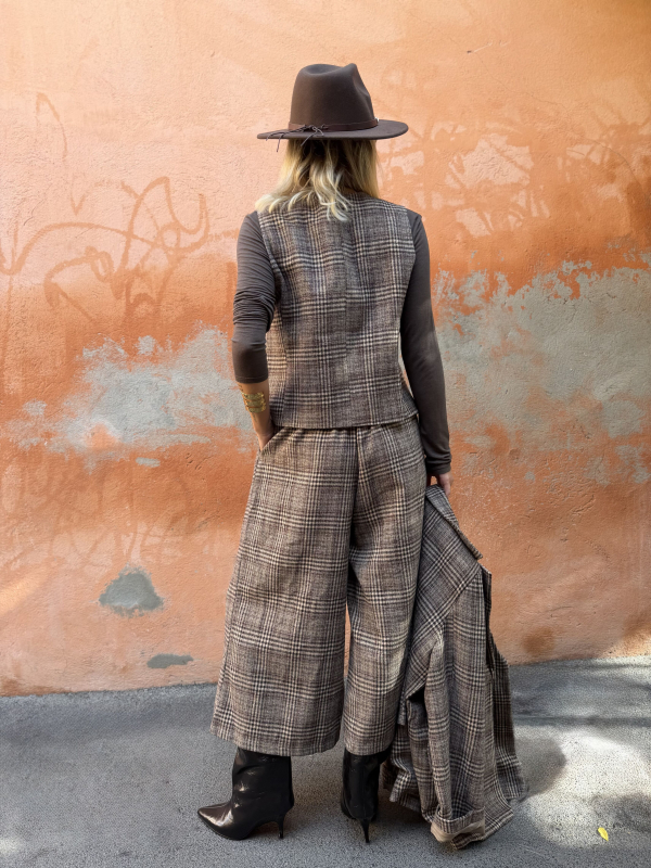 Long MANHATTTAN checked Bermuda