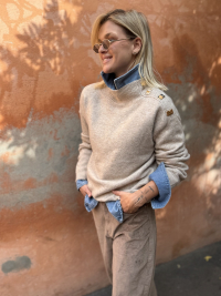Beige MALONE heather sweater with gold buttons